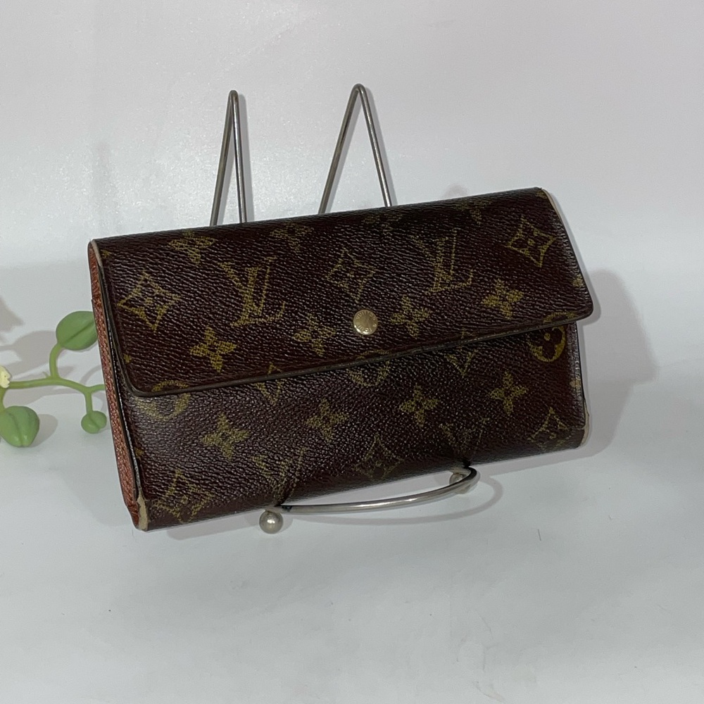 100% Authentic! Louis Vuitton Monogram International Long Wallet